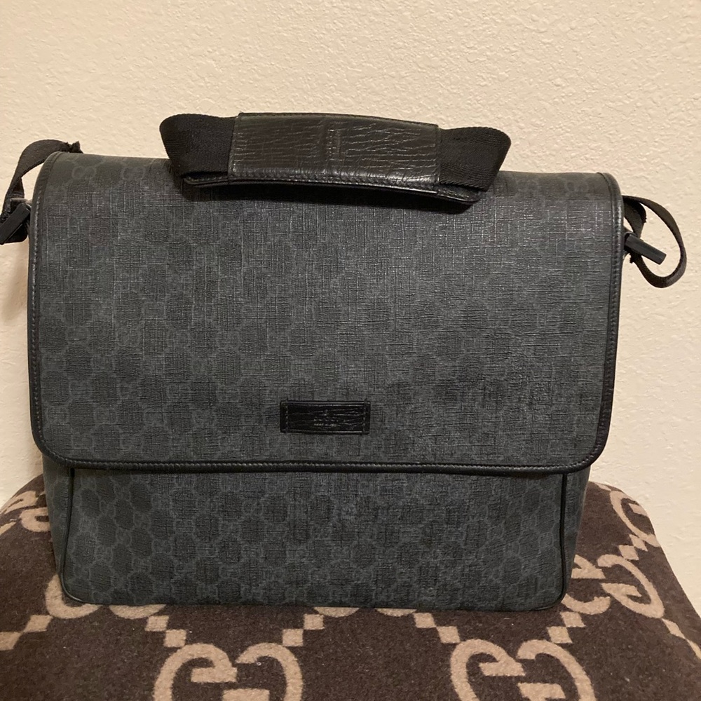 Gucci GG Monogram Supreme Messenger Bag